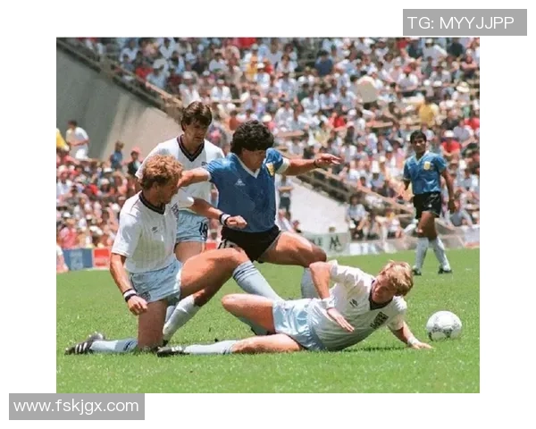 球星挑战铁笼足球极限赛场,谁能突破重围夺得胜利荣耀 球星挑战铁笼足球极限赛场,谁能突破重围夺得胜利荣耀