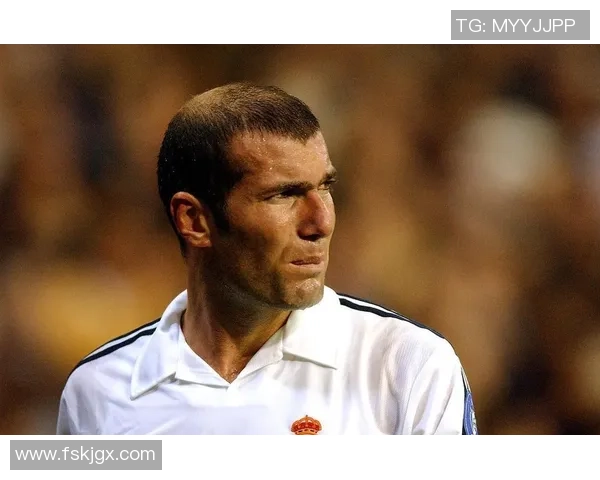 腼腆足球球星的低调辉煌与不为人知的内心世界探秘