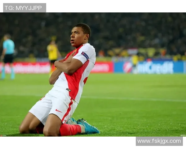 昔日十大足球巨星盘点与时代影响力深度分析