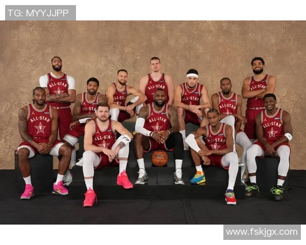 老詹与足球巨星同框合影视频曝光球迷狂热讨论两大运动天王的友谊 老詹与足球巨星同框合影视频曝光球迷狂热讨论两大运动天王的友谊